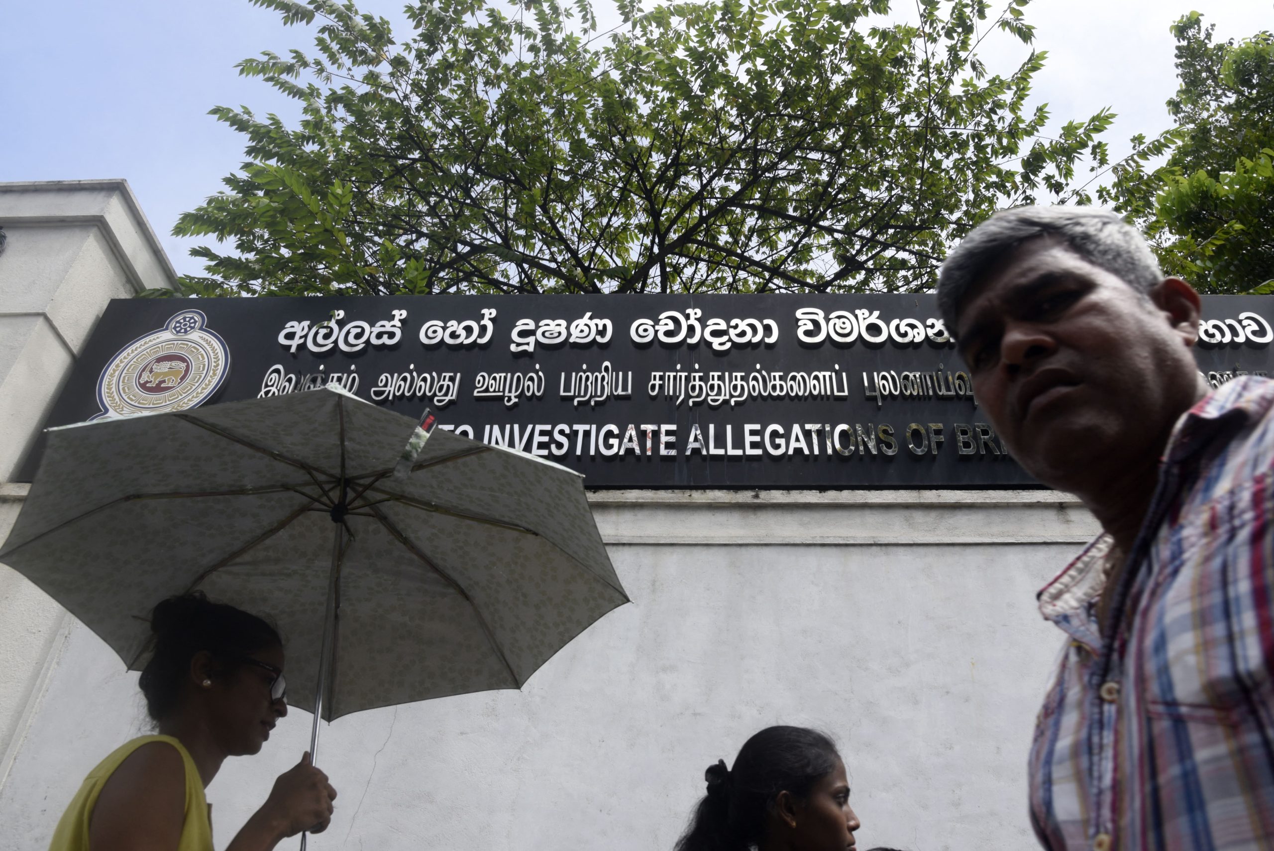 AFP__20241007__jayawardena-notitle241004_npBEG__v1__HighRes__CorruptionInSriLanka-min Channel 13 cameraman tackled to ground by riot police Feb 19 protest.