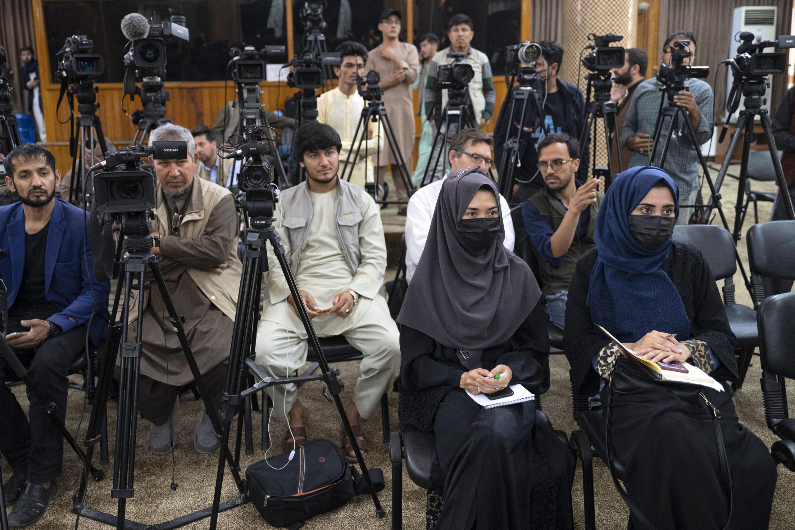 000_32AX7GE Afghan press conference taliban Wakil KOHSAR AFP-min Channel 13 cameraman tackled to ground by riot police Feb 19 protest.